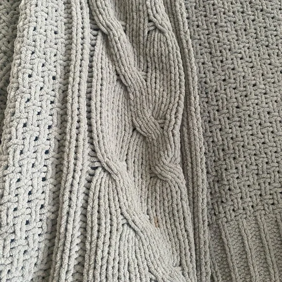 Chunky Gray Cable Knit Cropped Cardigan - Picture 2 of 3